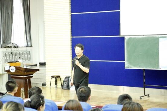 罗格斯大学纽瓦克学院成功举办“家国情怀—形势政策与成长成才”系列专题报告会